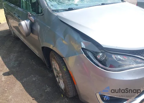 2020 Chrysler Pacifica Touring L z USA, uszkodzony, nr VIN 2C4RC1BG4LR115323